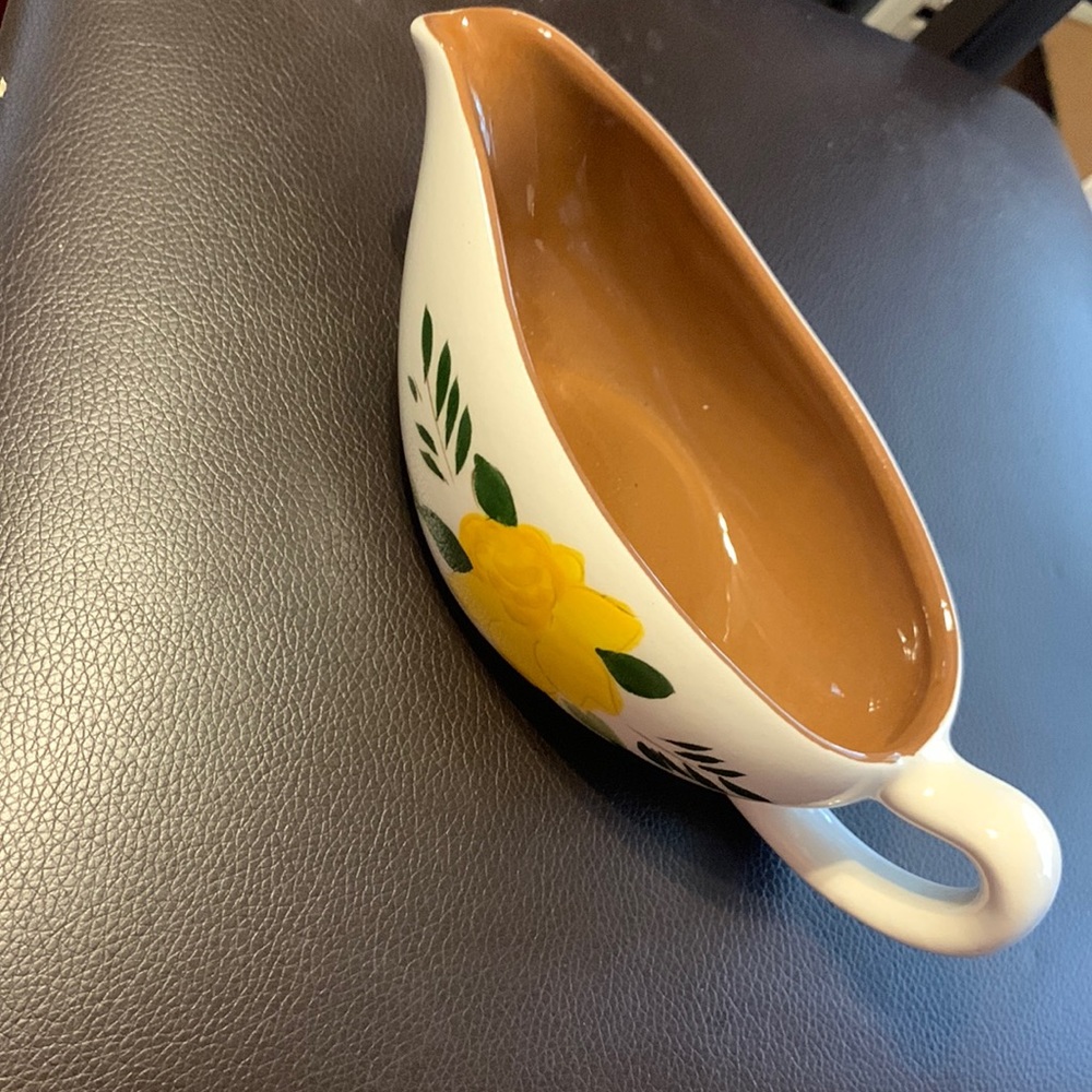 Country Garden gravy boat. Strangl